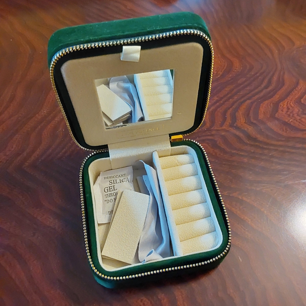 Green Velvet Jewelry Storage Case